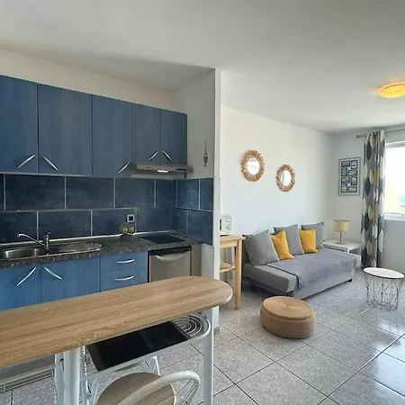 Palm Garden Apartment *