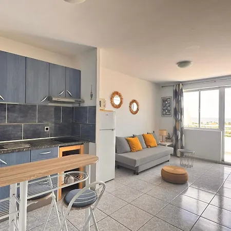 Palm Garden Apartment *